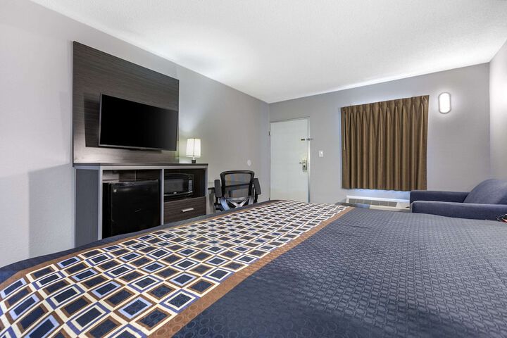 1 King Bed (6 of 7)