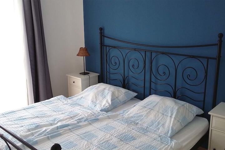 Room 9 of 34