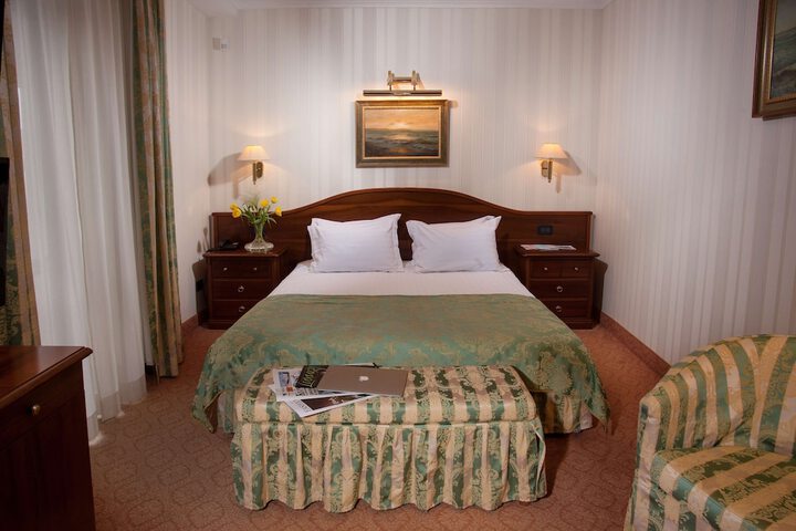 Room 50 of 177