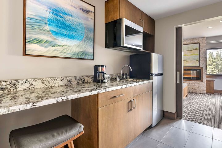 1 Bedroom 2 King Beds Sofa (2 of 16)