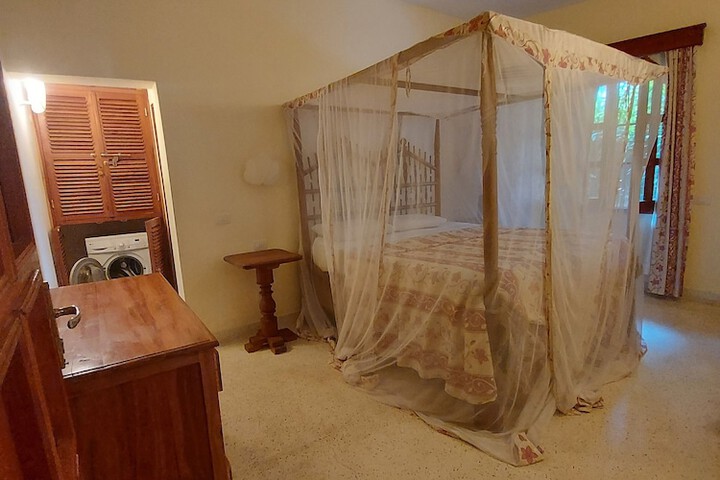 Room 7 of 32