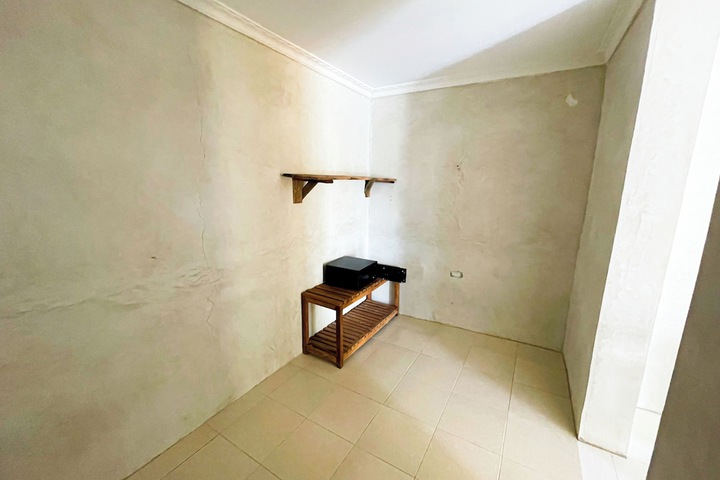 Room 11 of 48