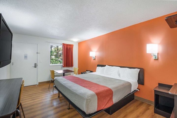 1 King Bed (7 of 15)