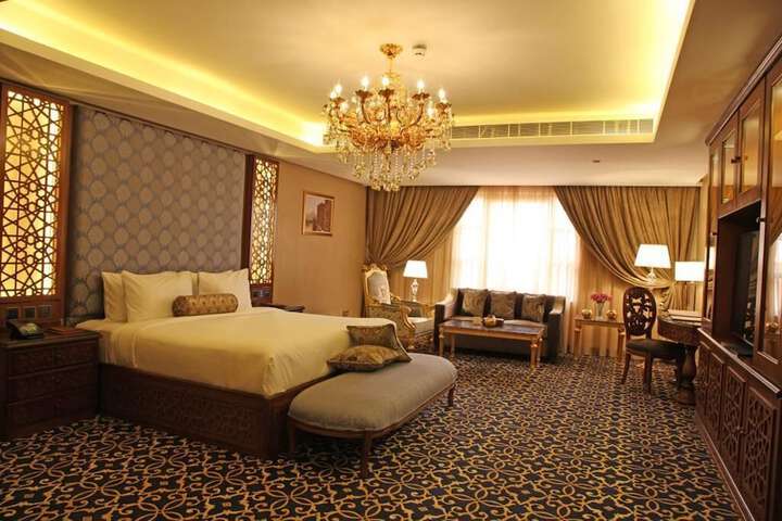 Room 3 of 43