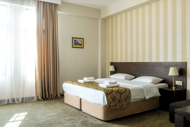 Room 2 of 82