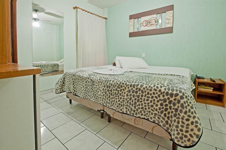Room 10 of 12