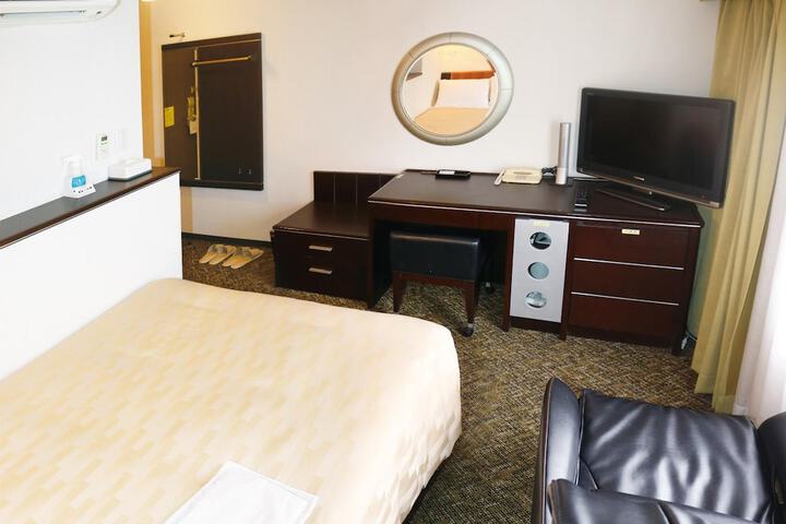 Room 27 of 103