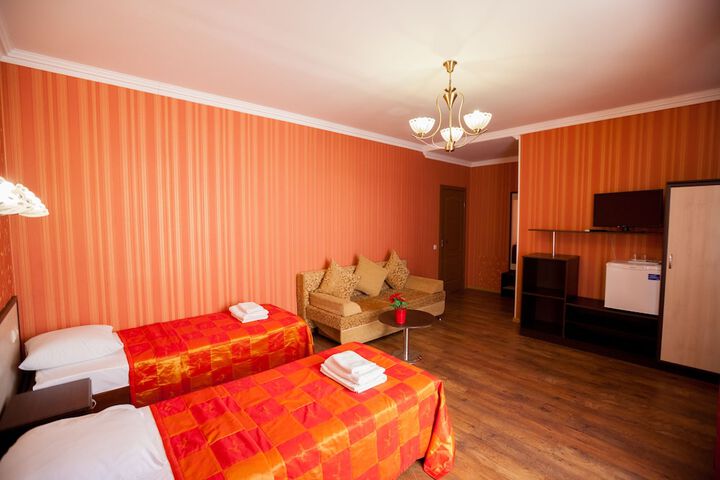 Room 13 of 42
