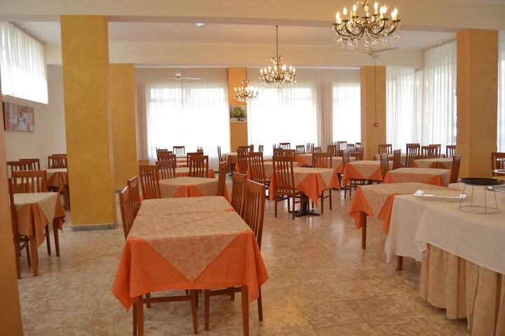 Dining Photos