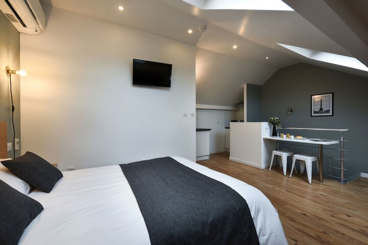 Room 8 of 33