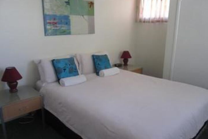 Room 16 of 28