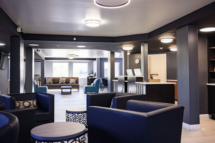 Lobby lounge