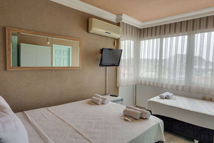 Room 18 of 102