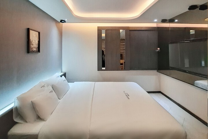 Room 4 of 89