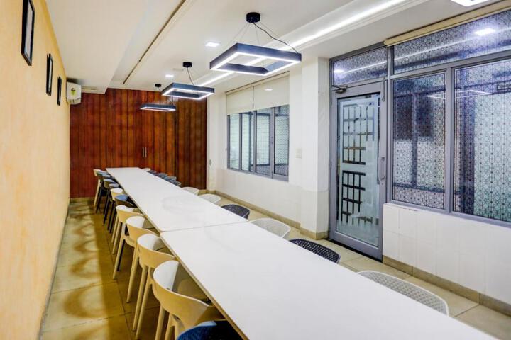 TOWNHOUSE N STAY HUDA CITY CENTER