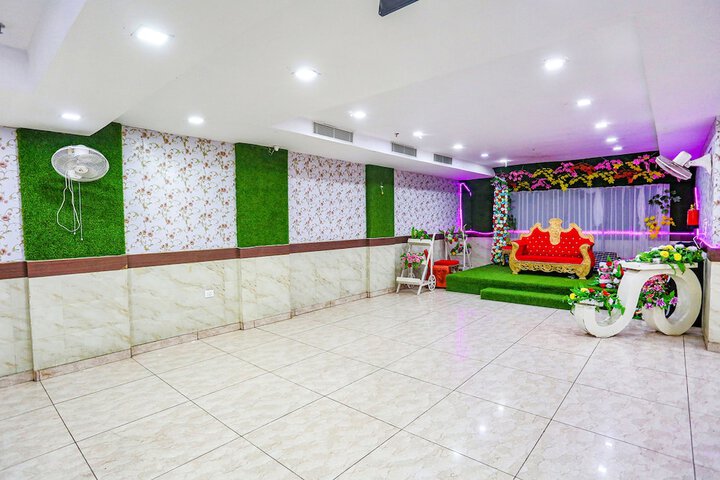 Ballroom/Hall 40 of 48