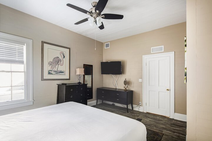 Room 16 of 33