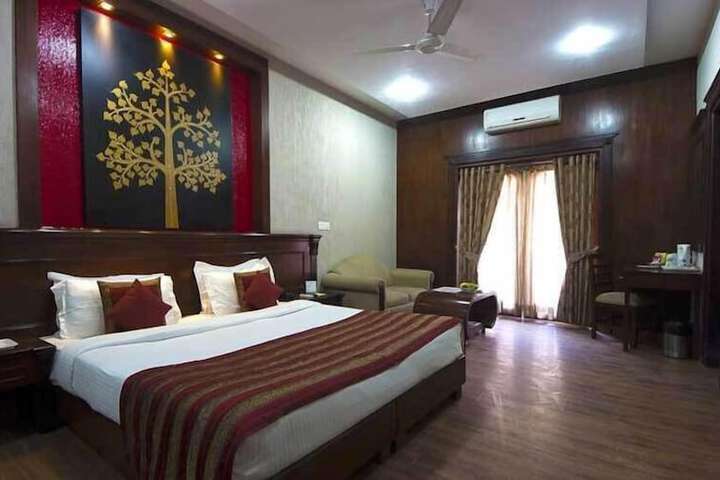 Room 10 of 28