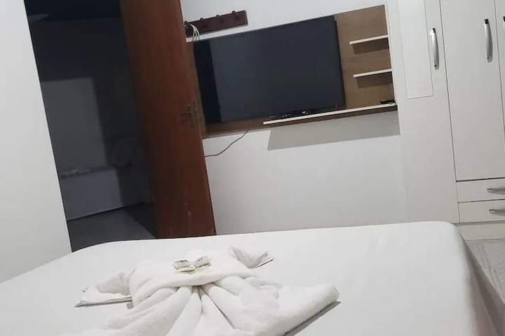 Room 2 of 10