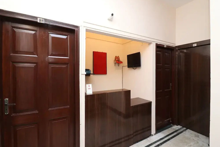 Room 9 of 13