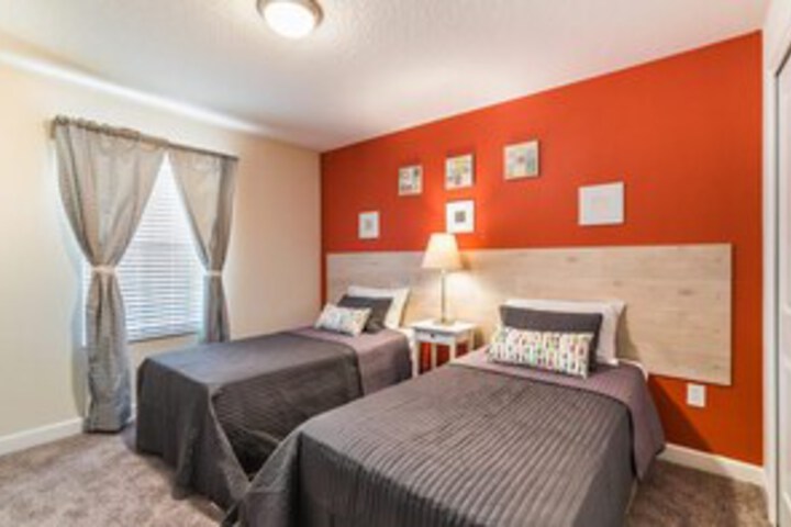 Room 16 of 19