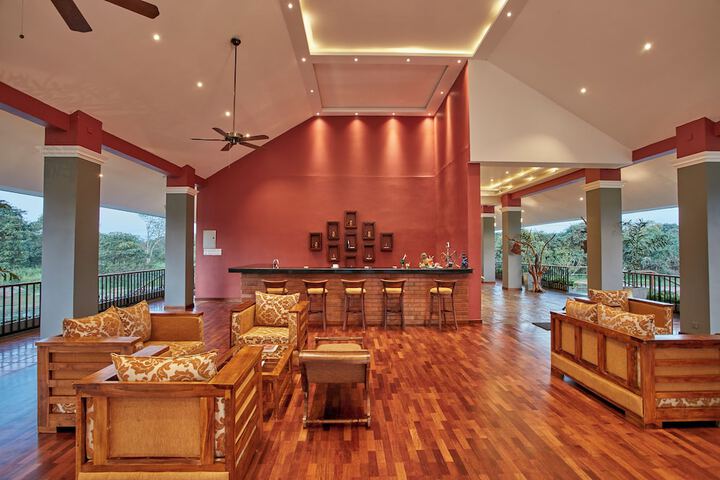 Lounge 49 of 76
