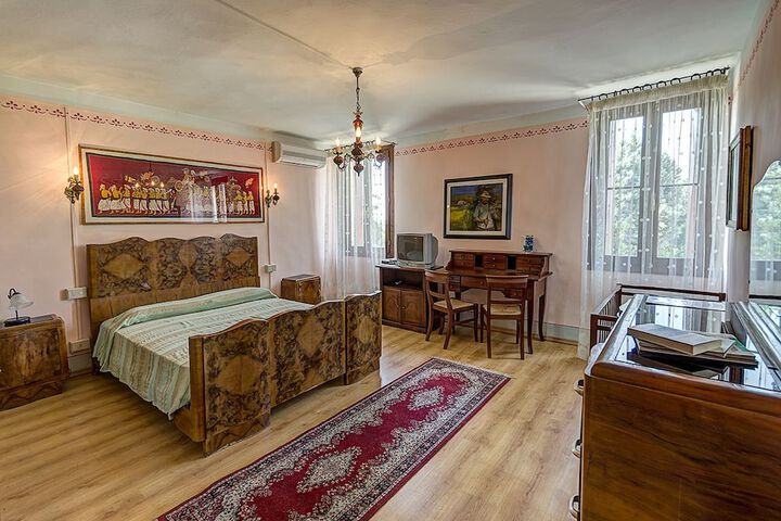 Room 5 of 41