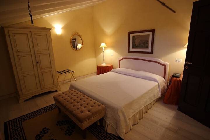 Room 16 of 175