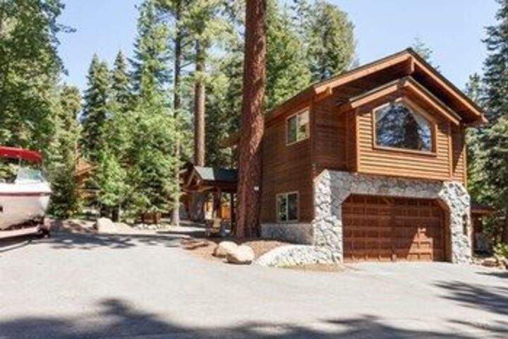 Photo of Estates Lodge Luxury Home by RedAwning