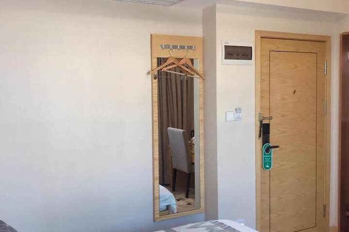 Room 21 of 53