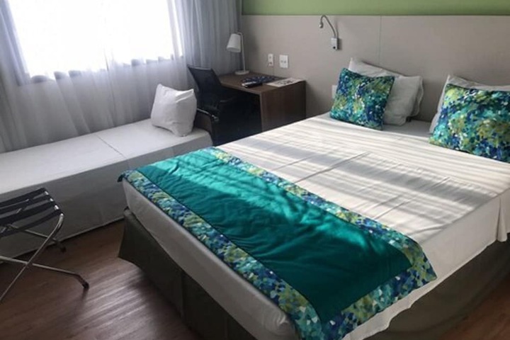 Room 12 of 40