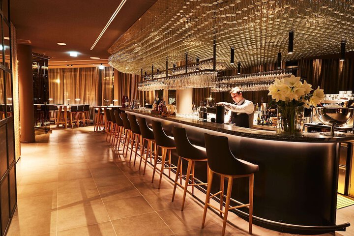 Lounge 74 of 103