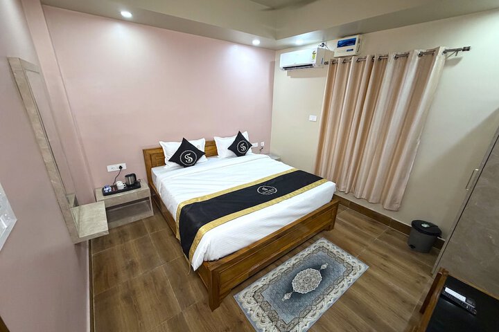 Room 12 of 33