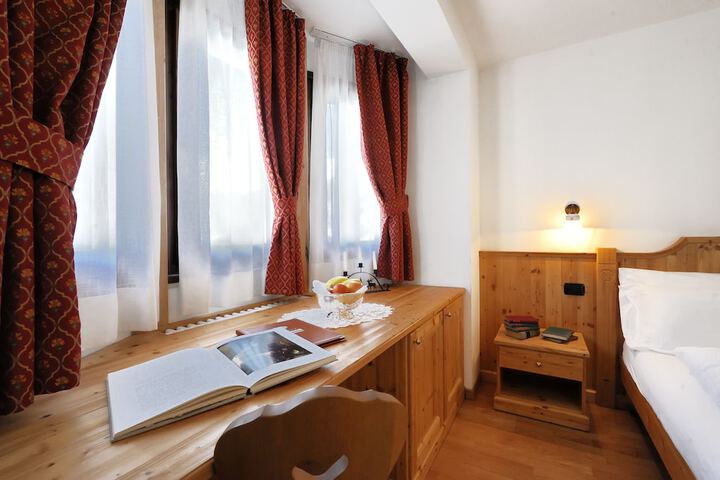 Room 10 of 36