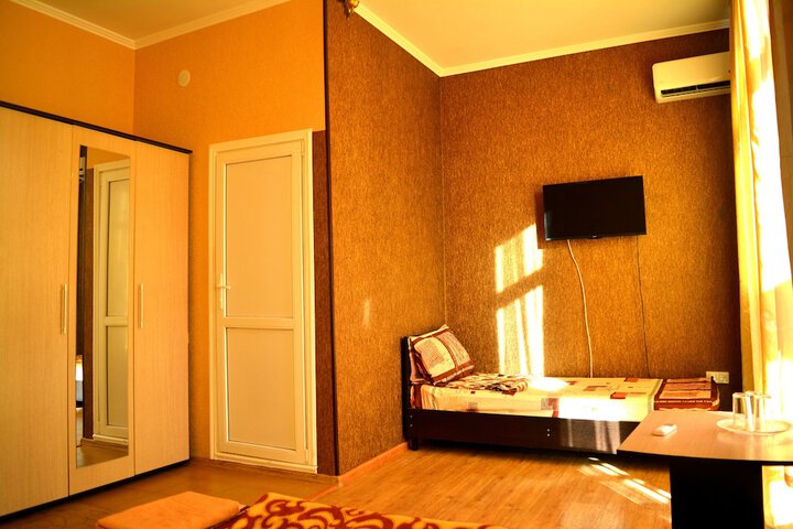 Room 23 of 49