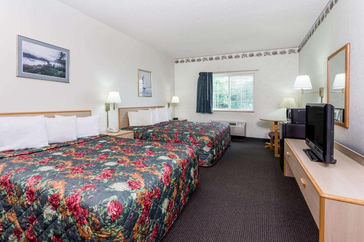 2 Queen Beds Deluxe Room (2 of 15)