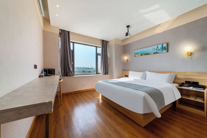 Room 5 of 48