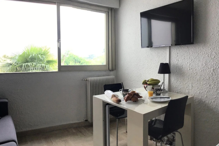Room 2 of 18