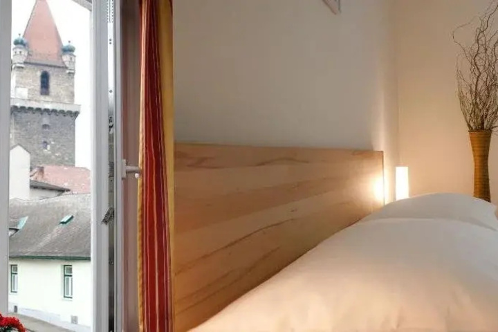 Room 2 of 12
