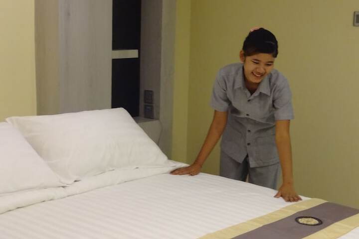 Room 7 of 25