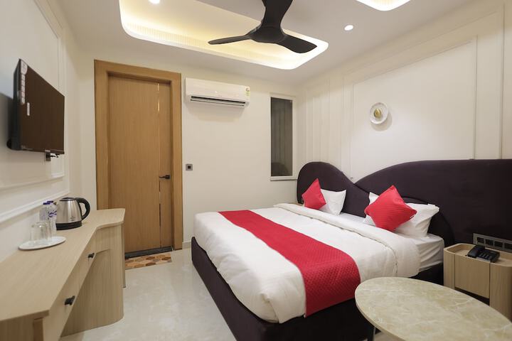 Room 14 of 83
