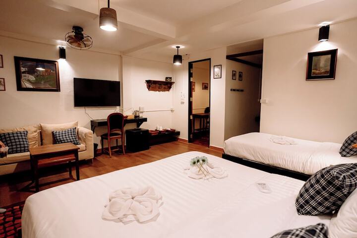 Room 2 of 28