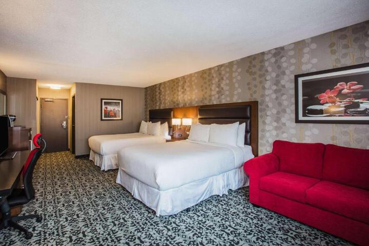 2 Queen Beds Lakeside West Wing (1 of 9)