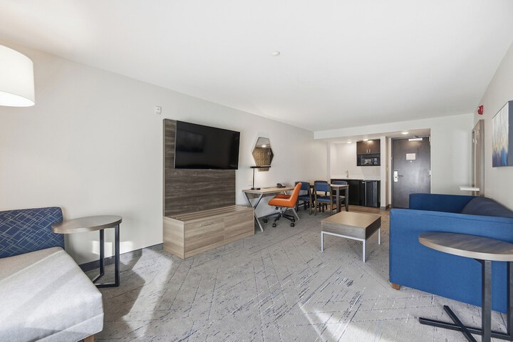 Room 33 of 78