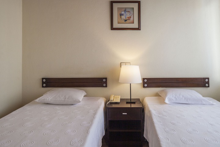 Room 27 of 87