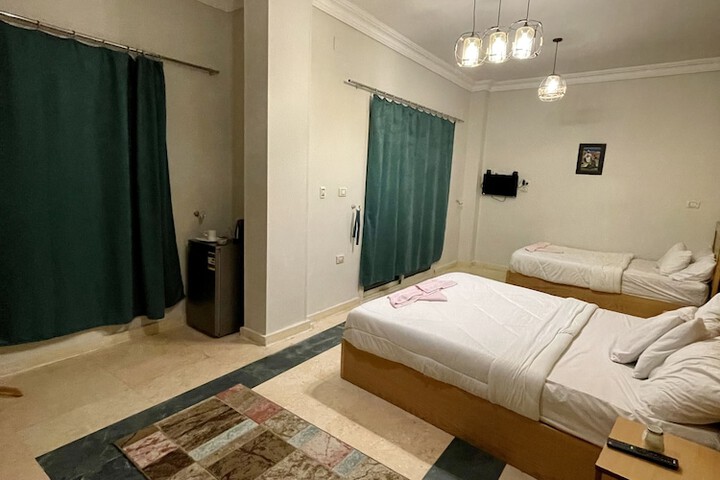 Room 9 of 37