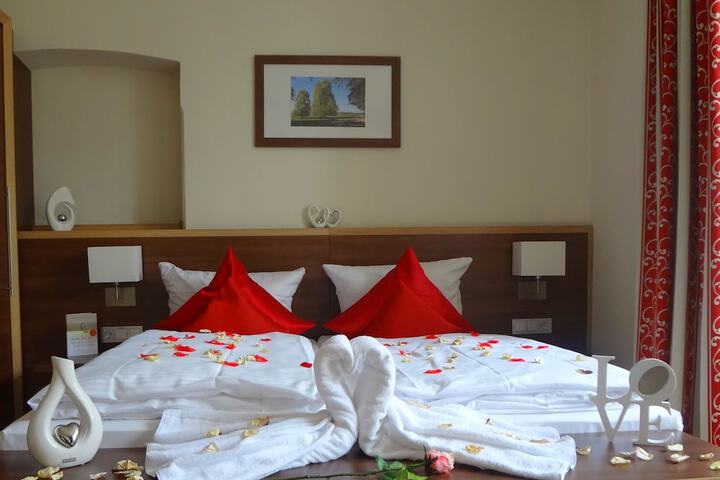 Room 6 of 42