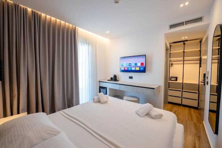 Room 17 of 80