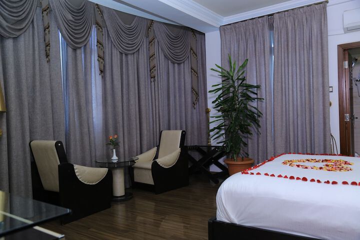 Room 4 of 24