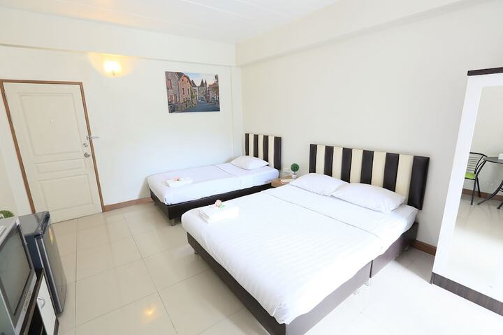 Room 4 of 18